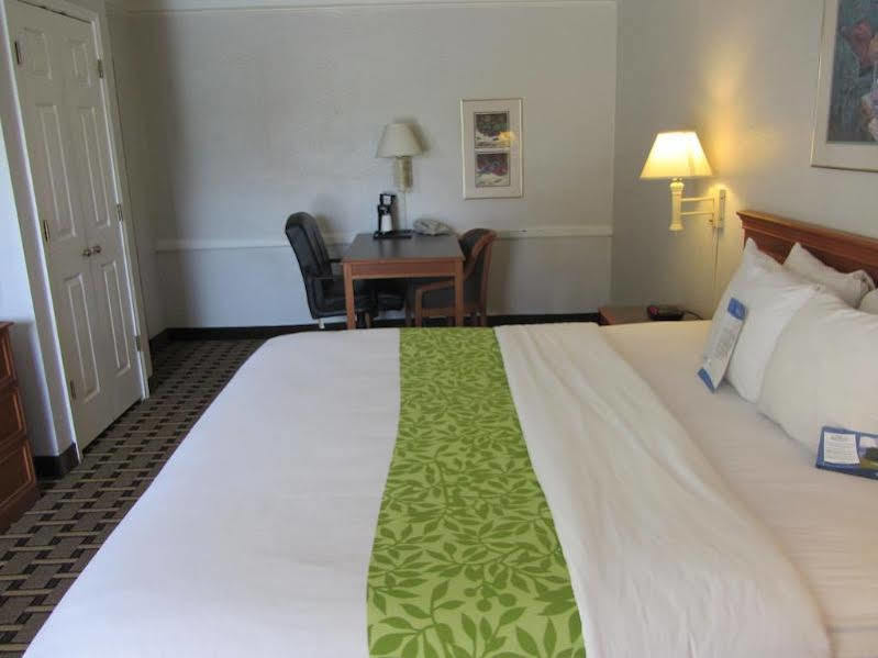 Red Roof Inn Houston North - Fm1960 & I-45 Westfield Extérieur photo