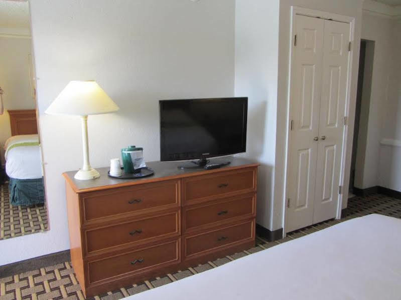Red Roof Inn Houston North - Fm1960 & I-45 Westfield Extérieur photo