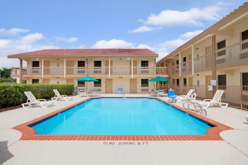 Red Roof Inn Houston North - Fm1960 & I-45 Westfield Extérieur photo